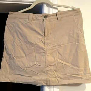 Eddie Bauer travel skirt. Comes with built in shorts and stretchy